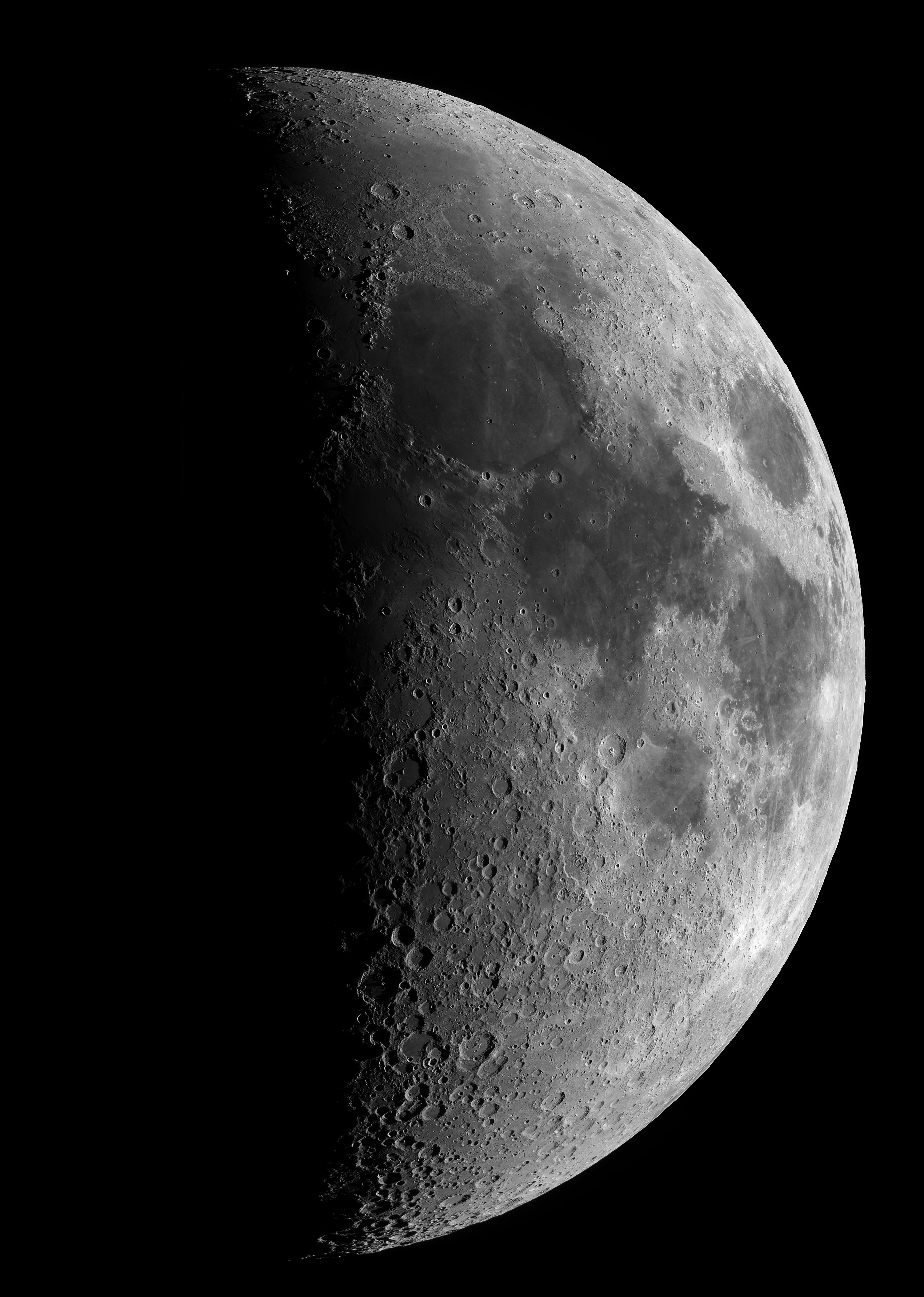 ISS et presque demi lune 122643-1585775488
