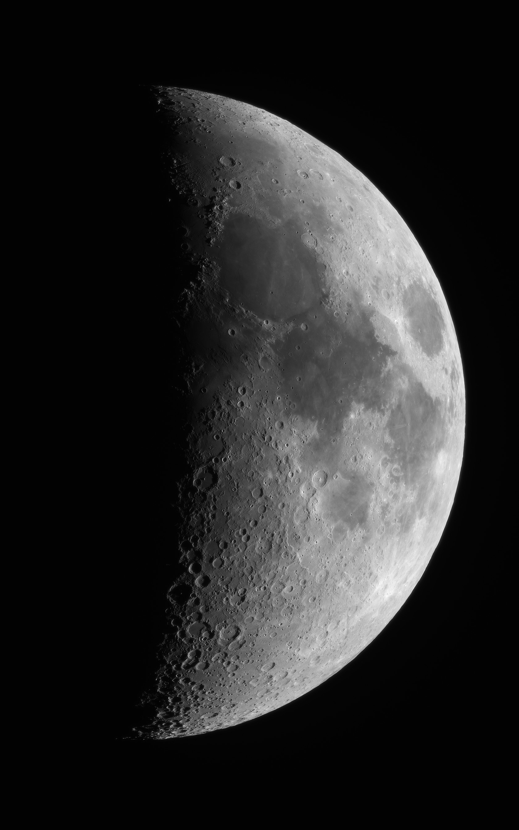 ISS et presque demi lune 122643-1585775915
