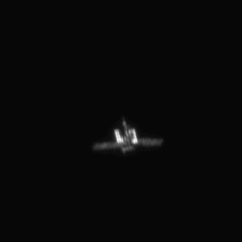 ISS et presque demi lune 122643-1585777785