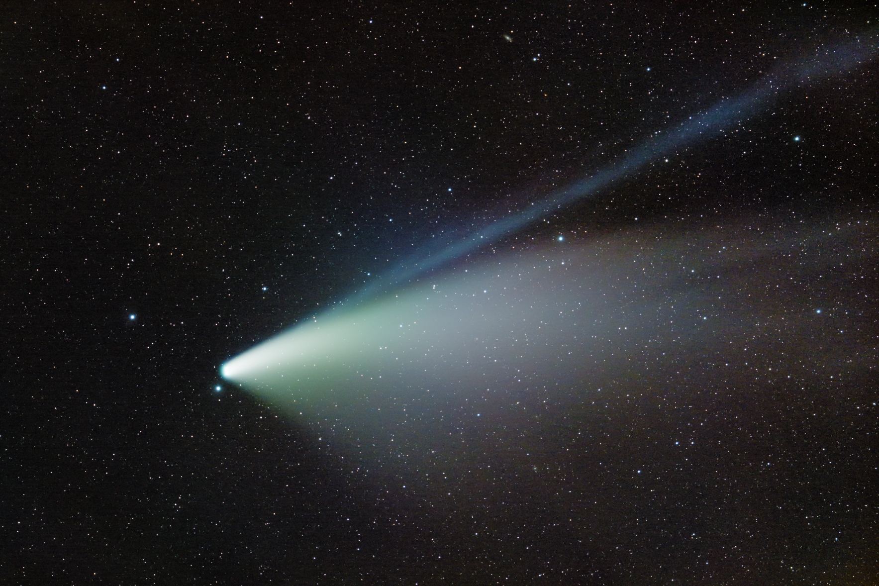 Comète Neowise au 135mm et NLC 122643-1595245940