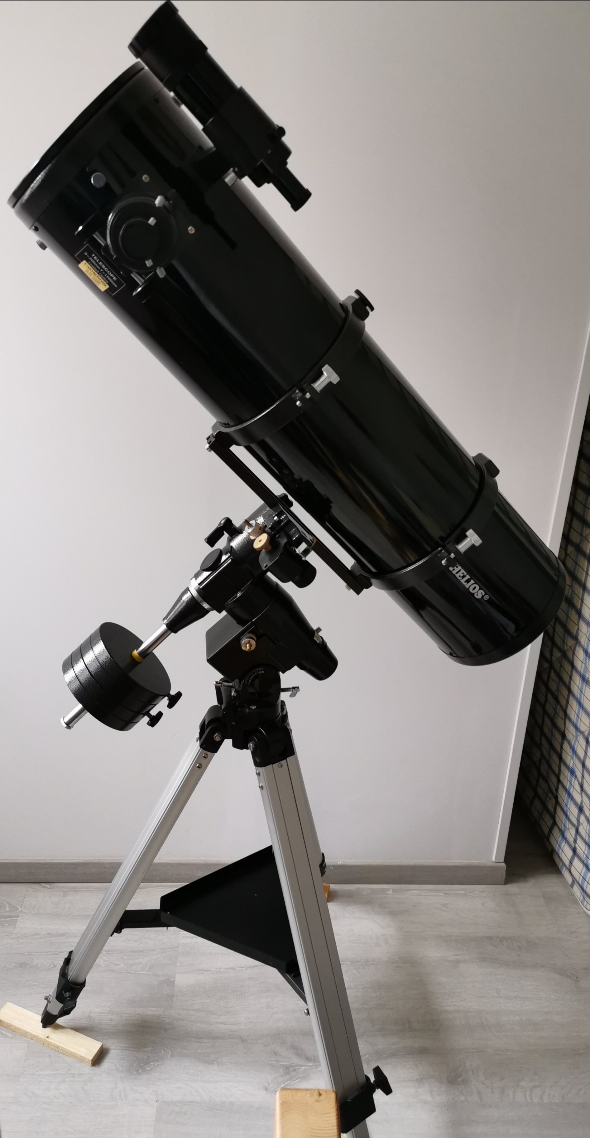 Télescope Newton 200/1000 EQ5 HELIOS