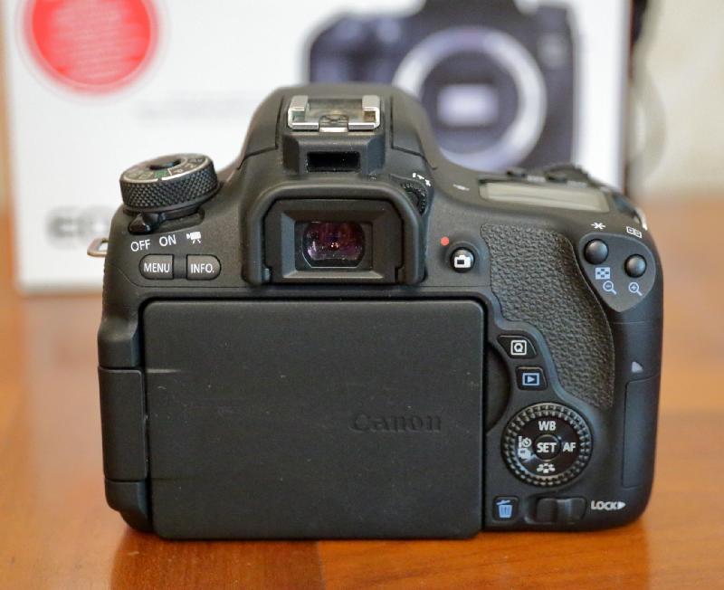 Boîtier CANON EOS 760D