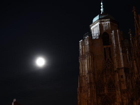 La Lune &agrave; c&ocirc;t&eacute; de Stephandom