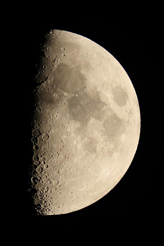 La lune a Rocbaron La lune a Rocbaron