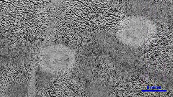 Impacts sur Sputnik Planum ?