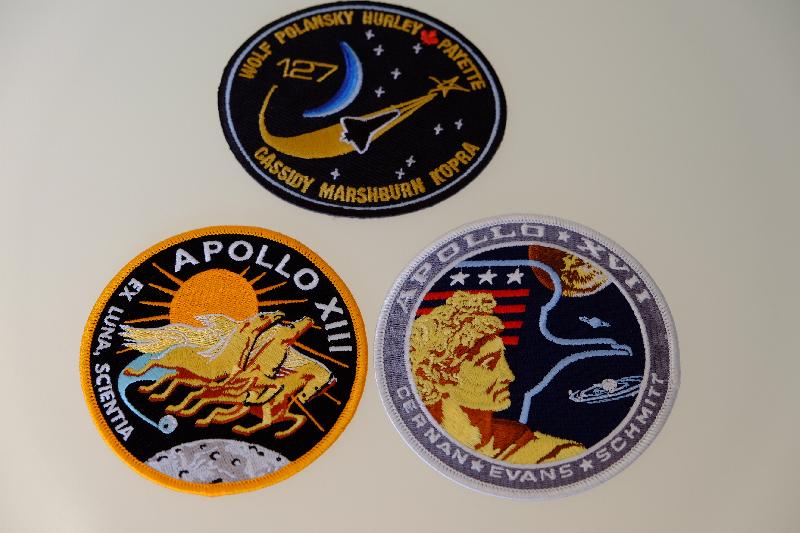 coffret médailles bronze mission STS, NASA 50ème anniv, patch Apollo.. coffret médailles bronze mission STS, NASA 50ème anniv, patch Apollo..