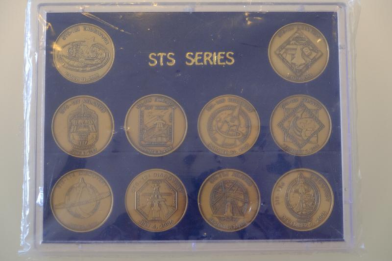 coffret médailles bronze mission STS, NASA 50ème anniv, patch Apollo.. coffret médailles bronze mission STS, NASA 50ème anniv, patch Apollo..
