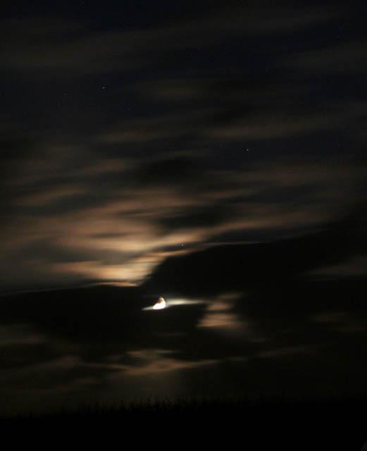 La Lune derrière les nuages 2