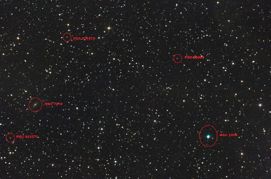 La nébuleuse et les 4 galaxies... (version annotée) La nébuleuse et les 4 galaxies... (version annotée)