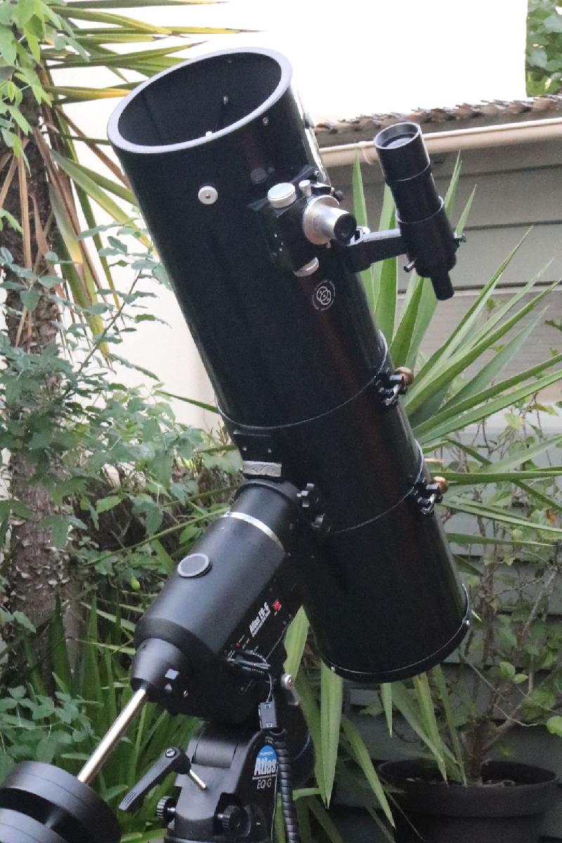 Télescope Orion Optics 200/900