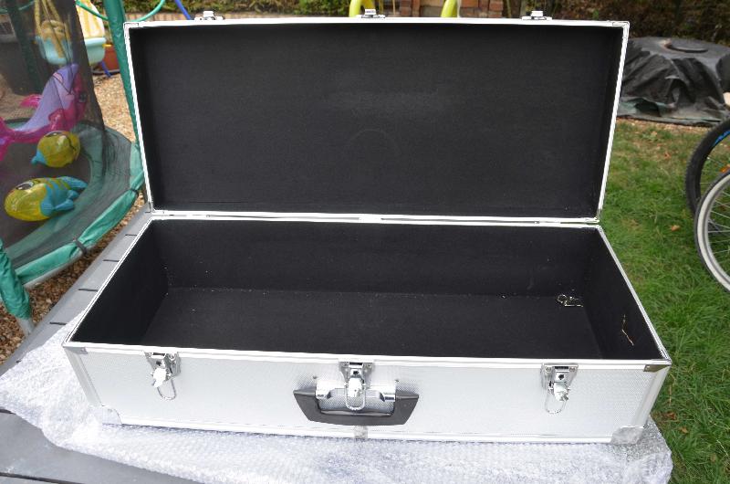 Vends Valise Alu LUNT pour 100mm avec emballage d'origine #6 Vends Valise Alu LUNT pour 100mm avec emballage d'origine #6