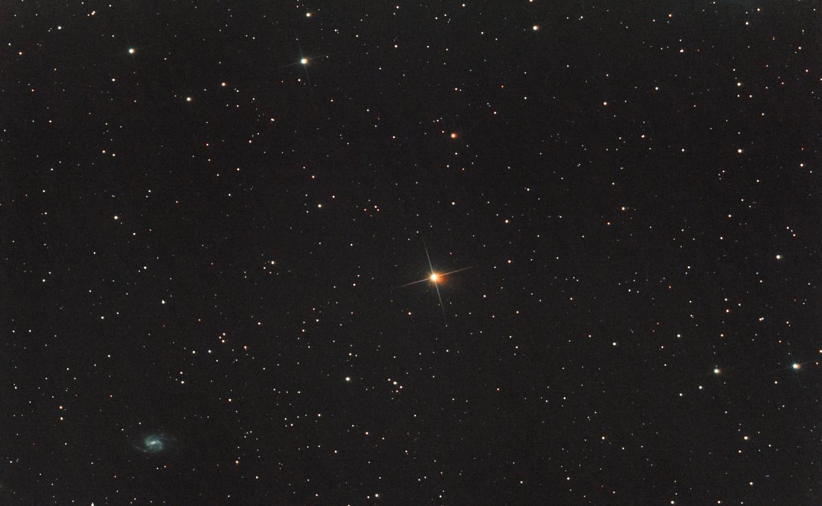 La comète et la galaxie spirale barrée