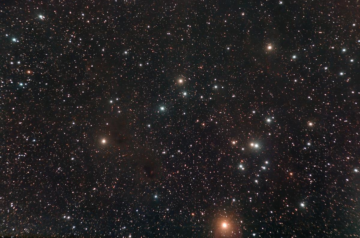 Les Hyades et la nébuleuse de Hind