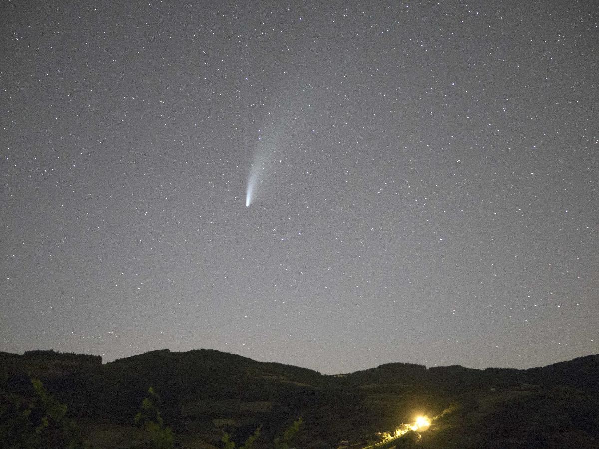 Neowise sur le Beaujolais améliorée Neowise sur le Beaujolais améliorée