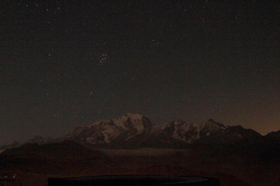 Les Pléiades se lèvent sur le Mt-Blanc Les Pléiades se lèvent sur le Mt-Blanc
