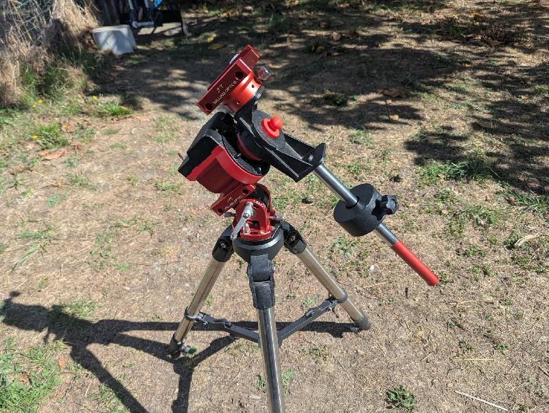 Monture équatoriale iOptron SkyGuider Pro + iPolar + accessoires