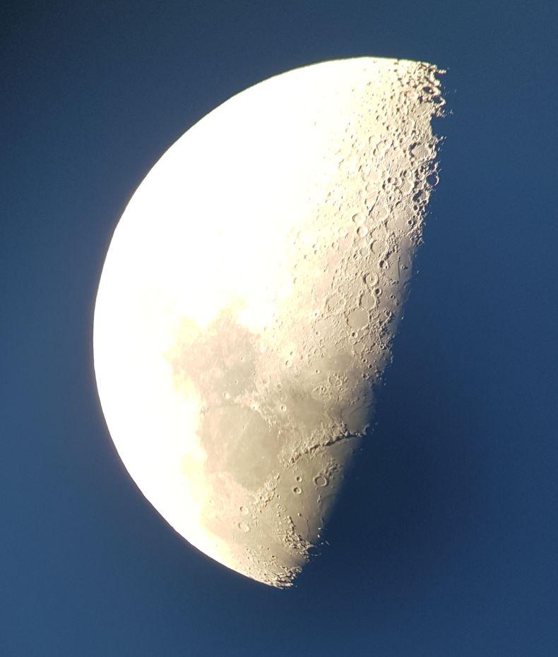 Lune .