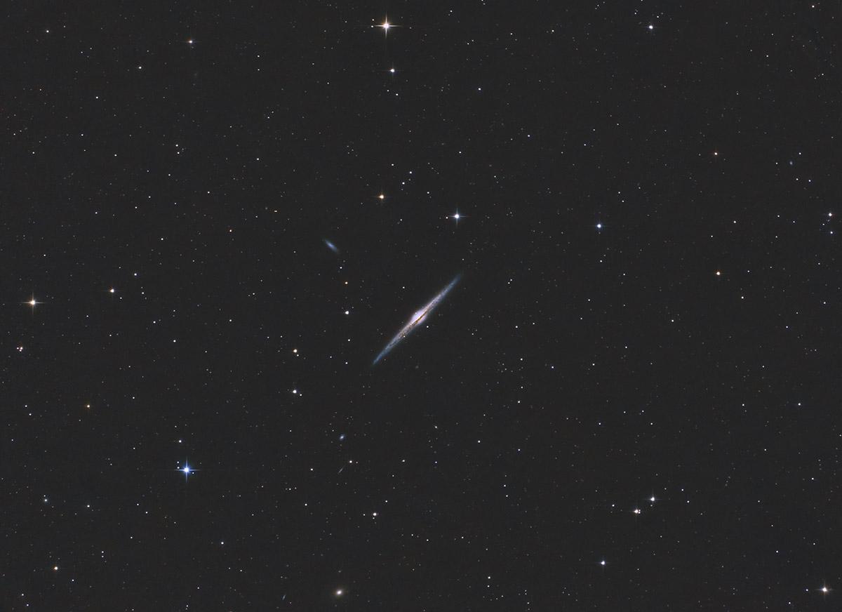 ngc4565_th ngc4565_th