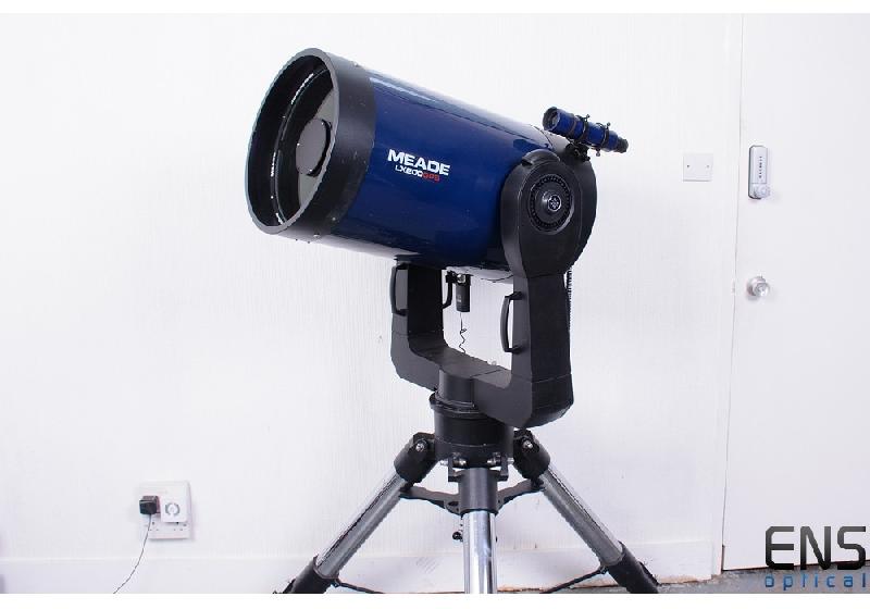 Meade Lx 200 GPS complet avec trépied très bon état Meade Lx 200 GPS complet avec trépied très bon état