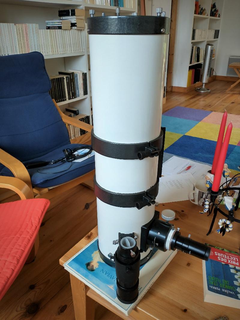 Newton 150 ouvert à 5 avec chercheur et cercles Newton 150 ouvert à 5 avec chercheur et cercles