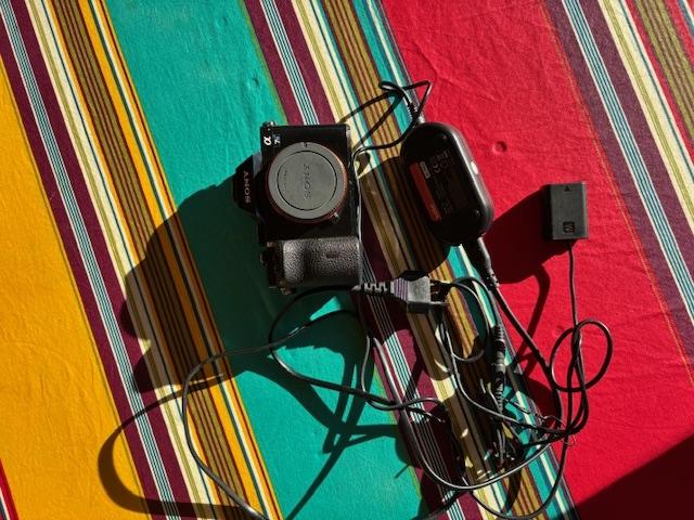 SONY A7s + batterie + alimentation
