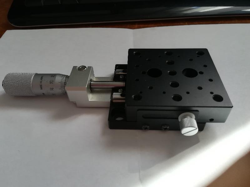 Platine de translation micrométrique