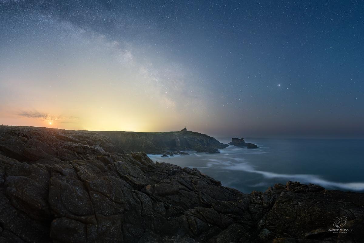 Lever de Lune et de Voie Lactée au dessus de Quiberon Lever de Lune et de Voie Lactée au dessus de Quiberon