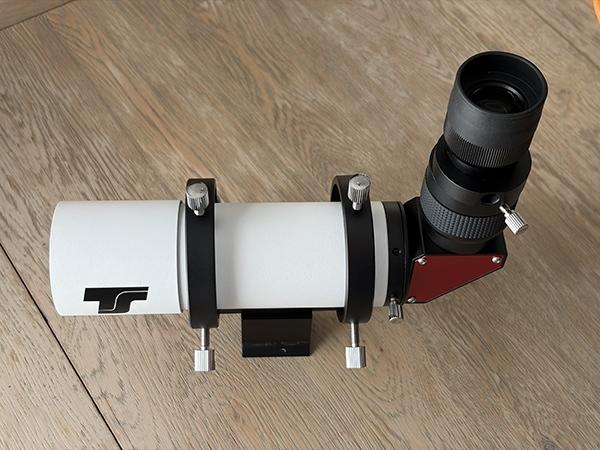 Chercheur coudé TS-Optics + oculaire réticulé