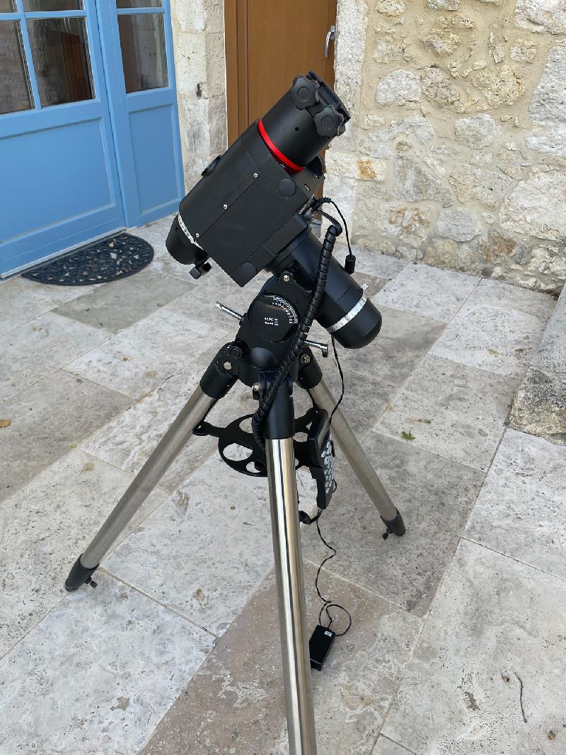 Monture équatoriale Sky-Watcher HEQ5 Pro Go-To, version noire.