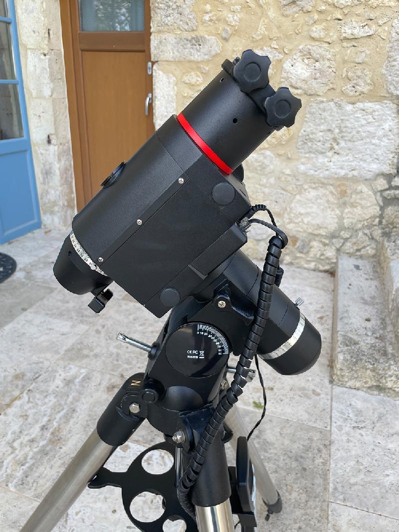 Monture équatoriale Sky-Watcher HEQ5 Pro Go-To, version noire.