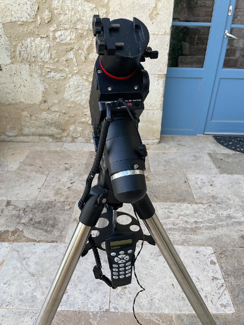 Monture équatoriale Sky-Watcher HEQ5 Pro Go-To, version noire.