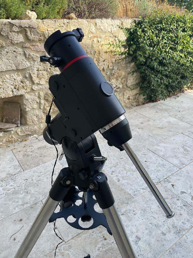 Monture équatoriale Sky-Watcher HEQ5 Pro Go-To, version noire.