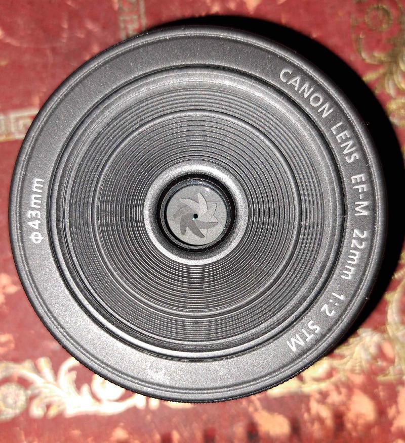 Objectif Canon EF-M 22mm F2 STM Objectif Canon EF-M 22mm F2 STM