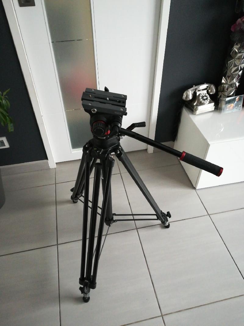 Trépied Manfrotto 028b et rotule mvh502ah Trépied Manfrotto 028b et rotule mvh502ah