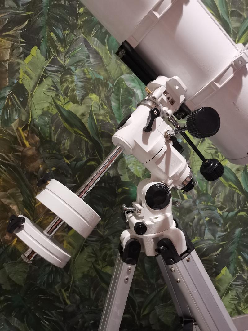 Monture neq3. 2, tube Perl 150/750, oculaire TMB 6mm Monture neq3. 2, tube Perl 150/750, oculaire TMB 6mm