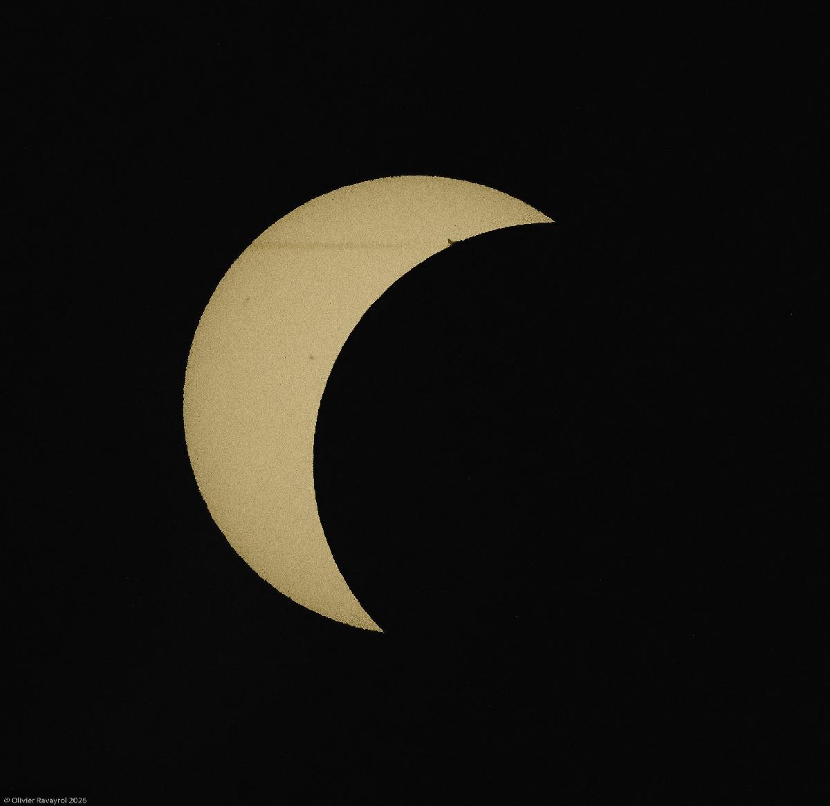 La Lune ne se contente pas d'engloutir le Soleil La Lune ne se contente pas d'engloutir le Soleil