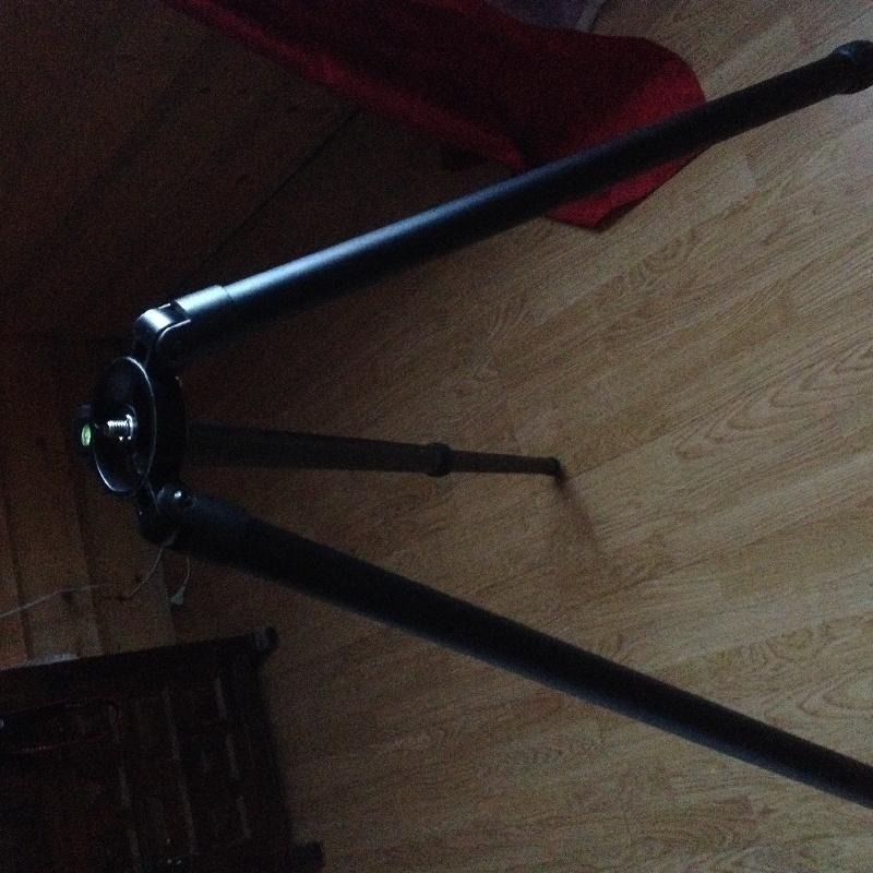 Trépied noir Sky-watcher pour monture Star Aventurer