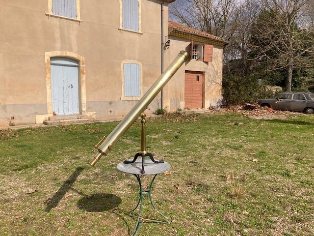 Bardou 110 mm sur trépied avec chercheur et oculaire terrestre Bardou 110 mm sur trépied avec chercheur et oculaire terrestre
