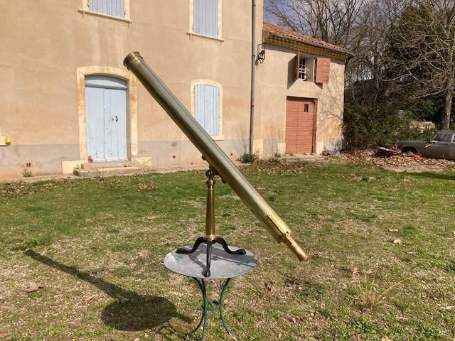 Bardou 110 mm sur trépied avec chercheur et oculaire terrestre Bardou 110 mm sur trépied avec chercheur et oculaire terrestre