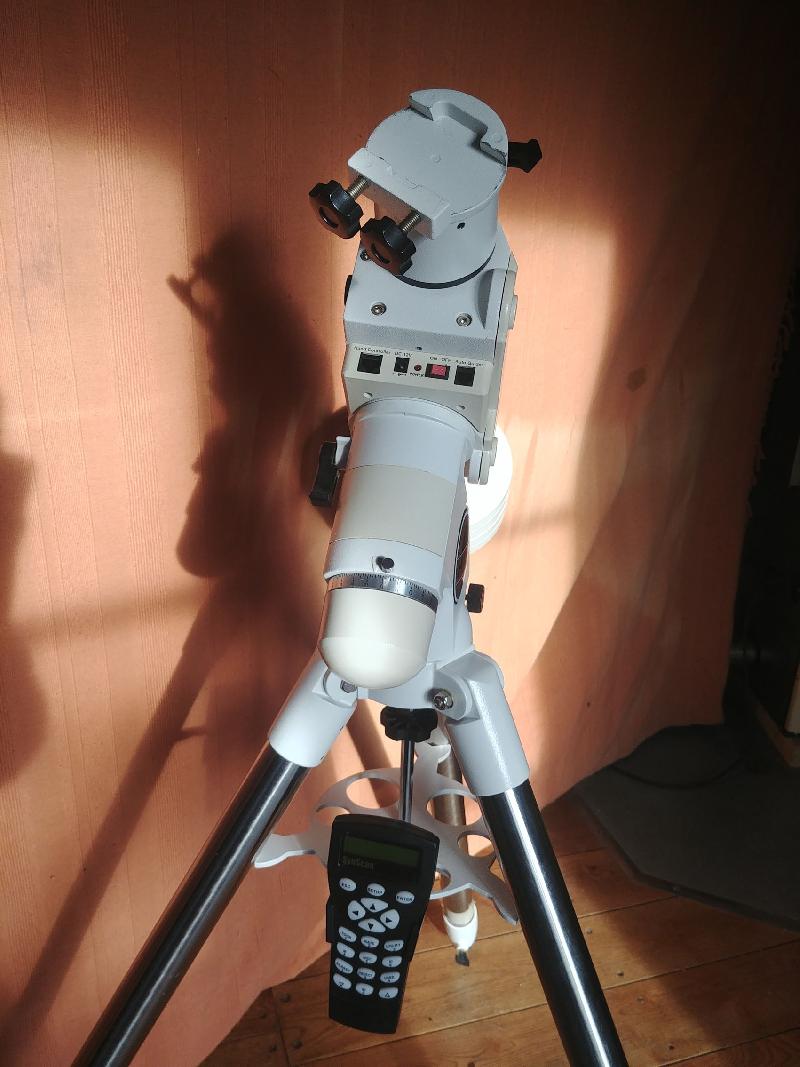HEQ5 pro goto 8" 200/800 F4 Newton-Photo Map motoriser état neuf HEQ5 pro goto 8" 200/800 F4 Newton-Photo Map motoriser état neuf