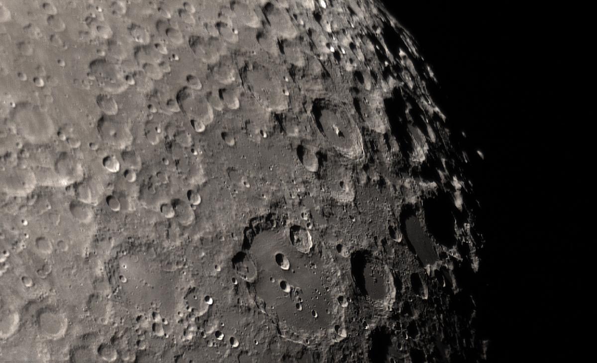 Région Sud lunaire : Clavius Région Sud lunaire : Clavius