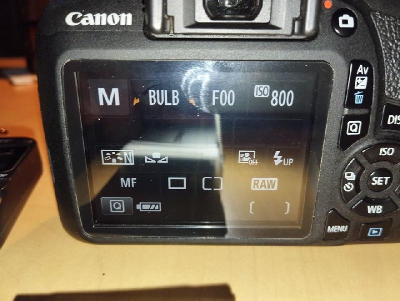 Canon eos 2000D + accessoires Canon eos 2000D + accessoires