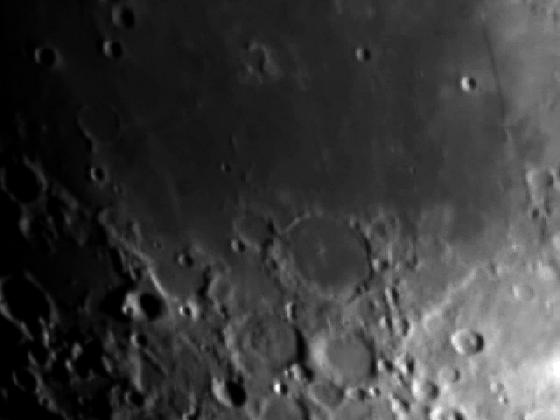 Lune- cratère Pitatus Lune- cratère Pitatus