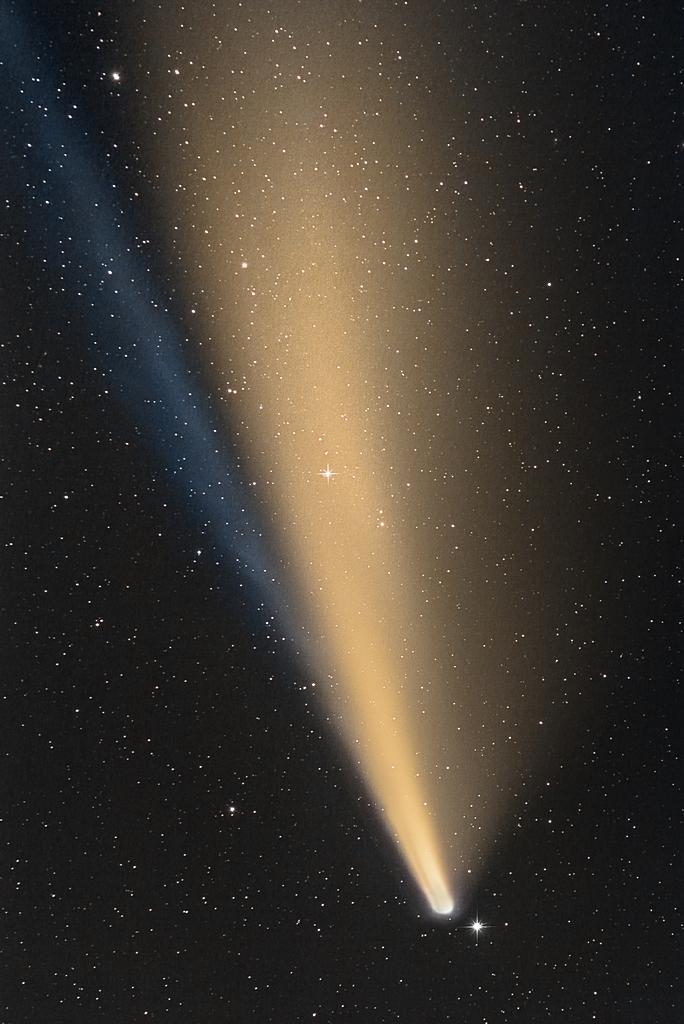 Gros plan sur la comète C/2020 F3 (Neowise).