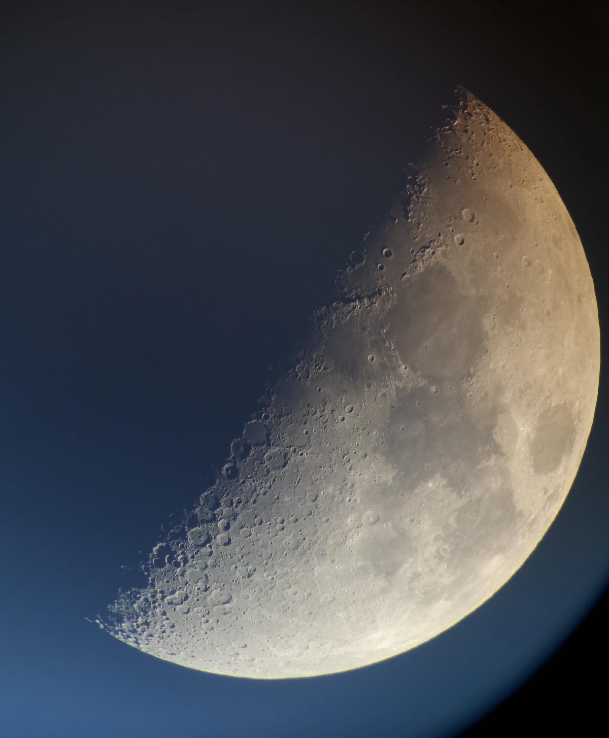 Lune du 12 février 2019 à 18h03 Lune du 12 février 2019 à 18h03