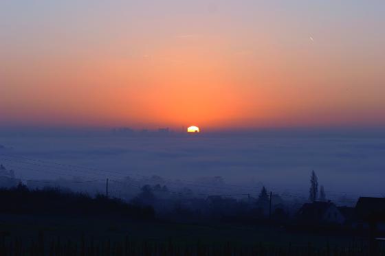 Soleil levant sur Paris dans la brume... Soleil levant sur Paris dans la brume...