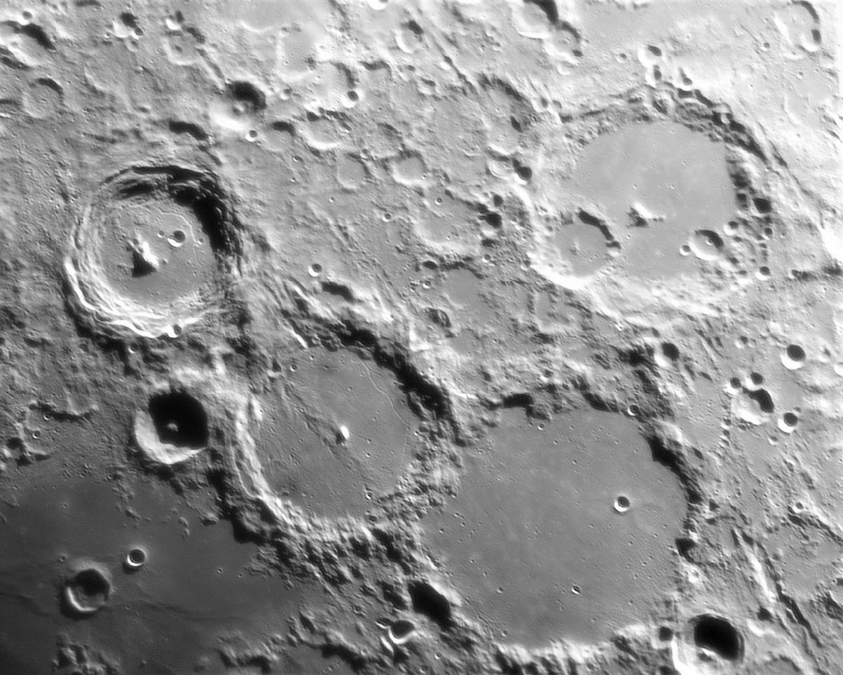 Quelque part sur la Lune