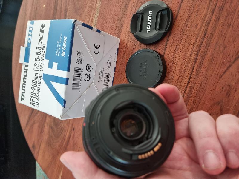 Objectif Tamron AF 18-200 F/3.5-6.3 pour Canon Casi neuf Objectif Tamron AF 18-200 F/3.5-6.3 pour Canon Casi neuf