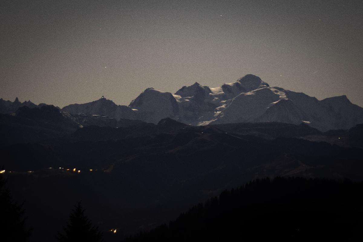 Mont blanc sous la pleine lune Mont blanc sous la pleine lune