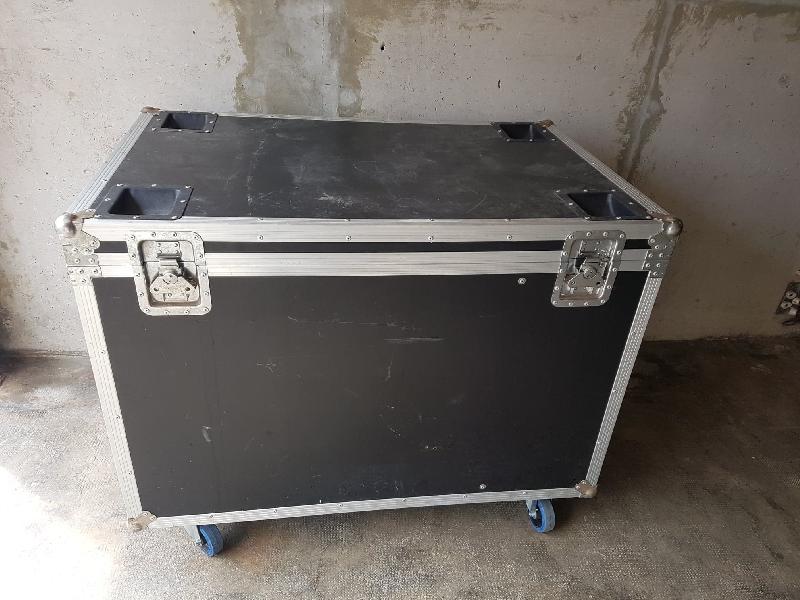 Grosse caisse de rangement type flight case